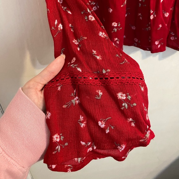 Hollister Red Floral Flowy Top - Picture 3 of 5